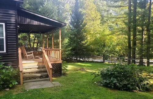 Tafton House | Cozy all season cabin w/private boathouse & dock!