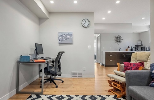 Tuxedo Park Apartment | Cozy and Clean 2BR Basement Suite In The Heart of Calgary