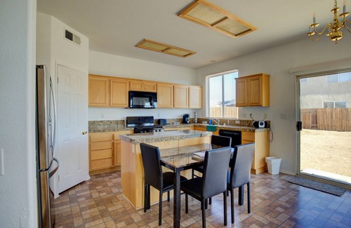 Victorville House | Cozy and Family Friendly Spacious 5 Bedroom Home