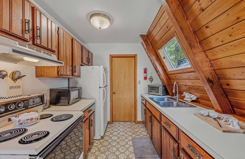 Berkeley Springs Cabin | Cozy and Quaint