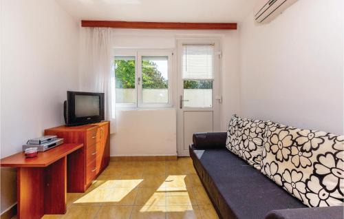 Dramalj Apartment | Cozy Apartment In Dramalj With Wifi