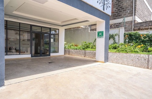 Nairobi Upper Hill Apartment | Cozy apartment in enchanting Nairobi with WiFi, swimming pool and fitness room.