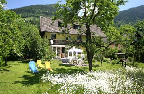 Feld am See Apartment | Cozy Apartment in Feld am See near Ski Slopes