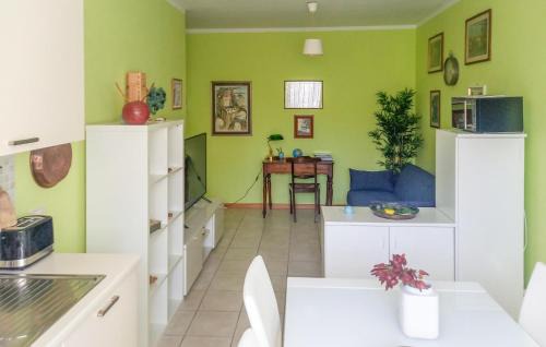 Vicopelago Apartment | Cozy Apartment In Lucca With Kitchen