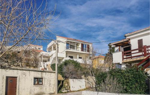 Miskovici Apartment | Cozy Apartment In Miskovici With Wifi
