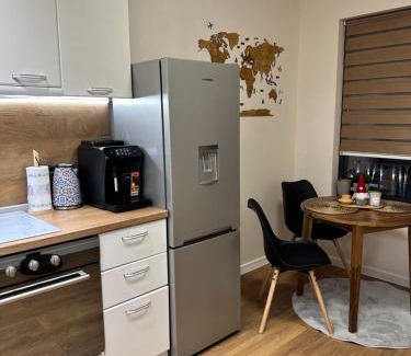 Odesos Apartment | Cozy Apartment with Balcony, 5 min away from the beach- part of the family 'Vicki Apart