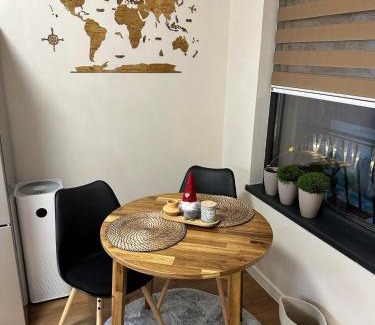 Odesos Apartment | Cozy Apartment with Balcony, 5 min away from the beach- part of the family 'Vicki Apart