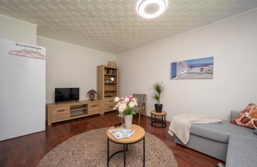 Parnu Apartment | Cozy Apartment with Self Check-in & Free Parking