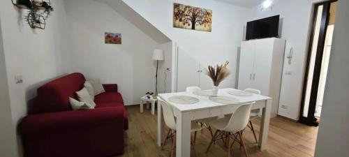 Lascari Apartment | Cozy Apartment with Stunning Mountain Views