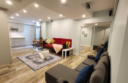 Churchill Meadows House | Cozy Basement Apartment in Churchill Meadows