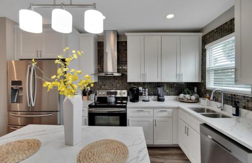 Ybor City House | Cozy Bungalow Central Location Near Downtown
