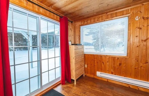 Torrance House | Cozy bungalow in quiet bala bay on lake muskoka. Muskoka Lake
