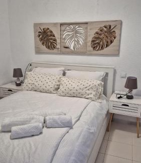 San Fulgencio House | Cozy Bungalow with a Pool and not far from a BEAUTIFUL beach