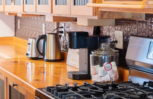 Utterson Cabin | Cozy Cabin in the Woods - The Doma Lodge