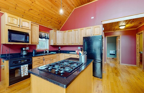 Morgan House | Cozy Cabin w/access to VAST trail system, close to swimming, kayaking & fishing