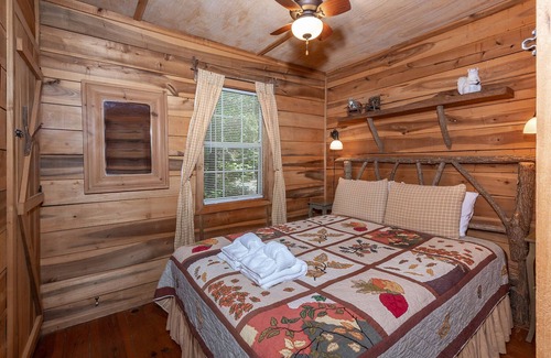 Lake Toxaway Cabin | Cozy Cabin w/Pickleball and Tennis On Site