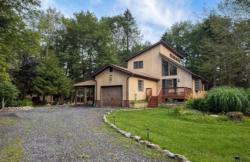 Tobyhanna Cabin | Cozy Cabin with Pond, Game Rm, Pool & Fire Pit