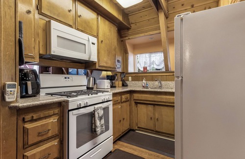 Tahoe City Cabin | Cozy Classic A-Frame Cabin - 3 BR 1.5 Bath + Loft