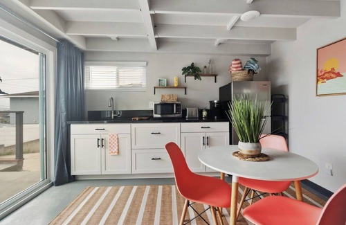 Bay Park House | Cozy Cottage blocks from the Bay!