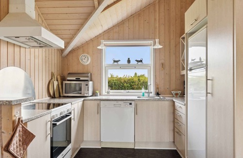 Kramnitse House | Cozy cottage near beach with fenced garden