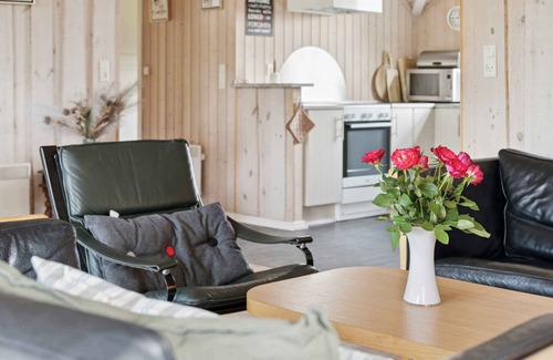 Kramnitse House | Cozy cottage near beach with fenced garden