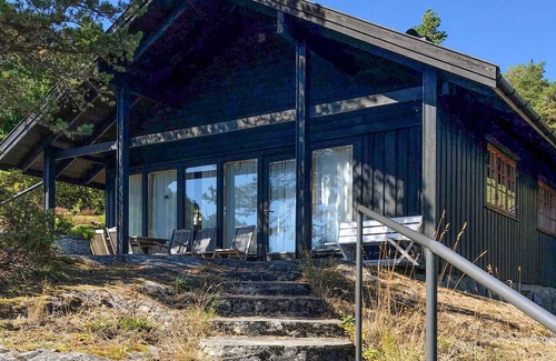 Jomfruland House | Cozy cottage on the island of Gumøy with its own beach.