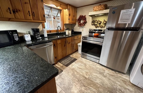Candler Cottage | Cozy Creek on a Loud Mtn.Creek- Hot Tub, Fireplace,Romantic,Grill,WiFi,Private