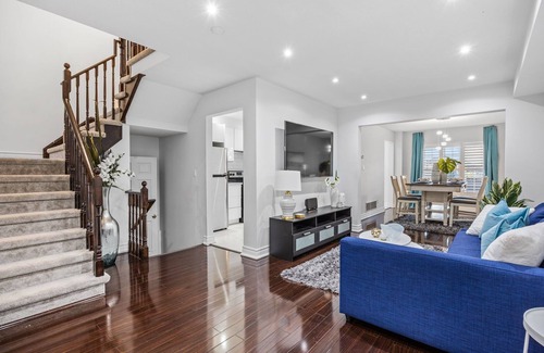 Ajax House | Cozy Cute Room in Ajax (Young Professional/Student/Short Stay/Long Term)