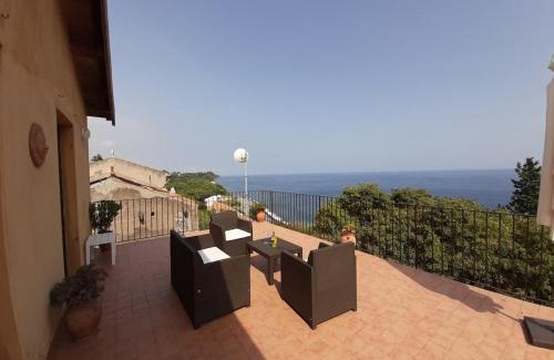 Praiola House | Cozy double house on the sea