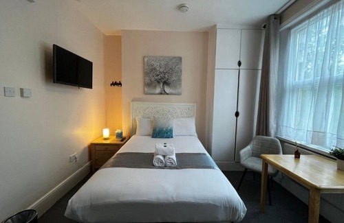 Harringay Hotel | Cozy double room opposite Finsbury Park in London