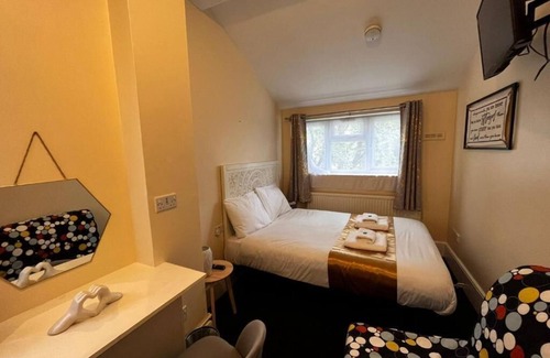 Harringay Hotel | Cozy double room opposite Finsbury Park in London