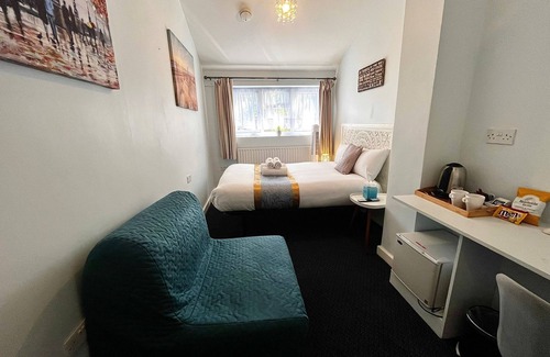 Harringay Hotel | Cozy double room opposite Finsbury Park in London