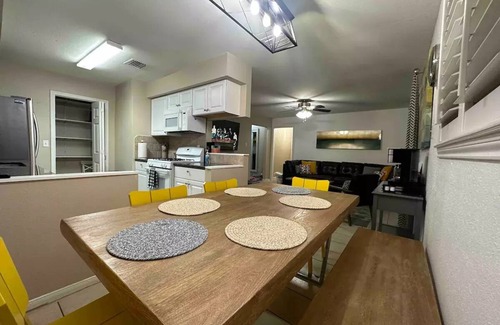 Grogan's Mill House | Cozy duplex home, The Woodlands