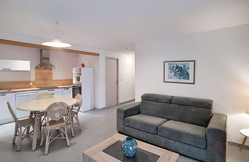Lamalou-les-Bains Apartment | Cozy F2 Apartment, A/C, Terrace, Near Thermes & Park, Pet-Friendly, Lamalou-les-Bains