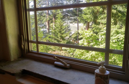 Olympia House | Cozy Fall Retreat at Sunrise Beach Cottage