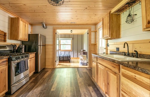 Como Cabin | Cozy fireplace, indoor and outdoor games, records!