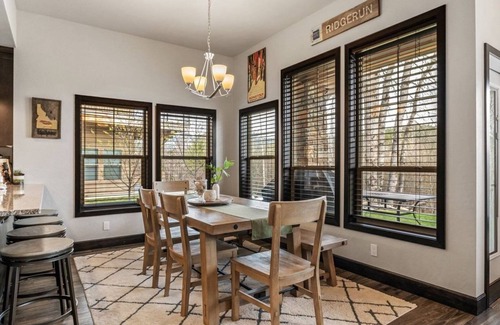 Dover Bay Condo | Cozy Getaway at The Lazy Bear Lodge: 3BR/2BA in Dover, ID!