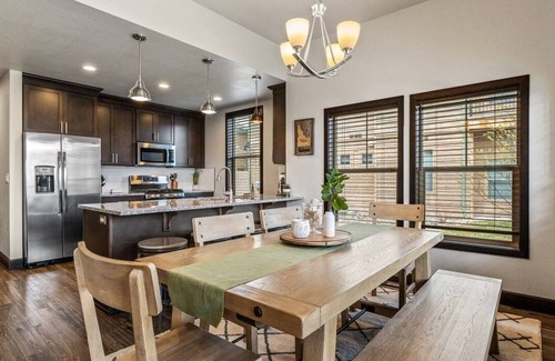 Dover Bay Condo | Cozy Getaway at The Lazy Bear Lodge: 3BR/2BA in Dover, ID!