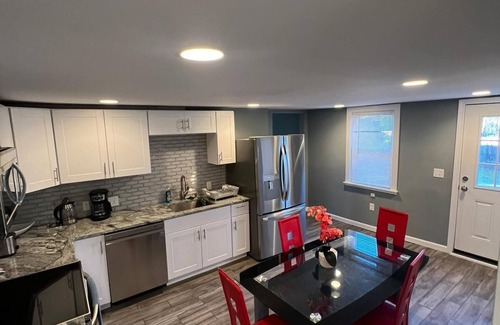 Newton Apartment | Cozy Gorgeous with a back yard and parking pet friendly on the heart of Waltham