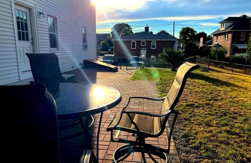 Newton Apartment | Cozy Gorgeous with a back yard and parking pet friendly on the heart of Waltham