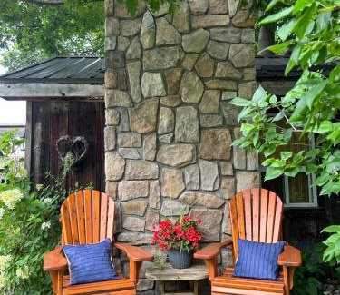 Nottawa House | Cozy Guest House close to Wasaga Beach & Blue Mtn