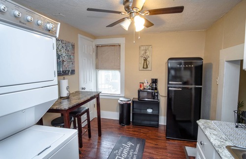 Near East Side Cottage | Cozy Guesthouse Near Downtown