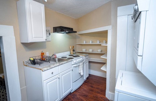 Near East Side Cottage | Cozy Guesthouse Near Downtown