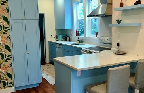 James Bay House | Cozy half-duplex in central location - walk to downtown or the beach