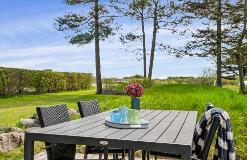 Handrup Strand House | Cozy Holiday Home A Stone's Throw From The Water
