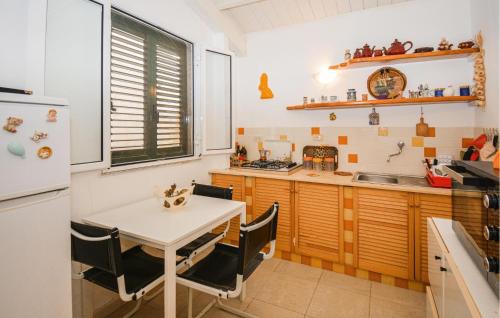 Caucana-finaiti-casuzze-finaiti Nord House | Cozy Home In Caucana With House A Panoramic View