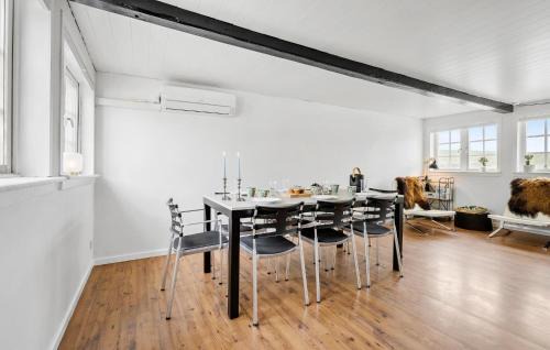 Horne House | Cozy Home In Faaborg With Kitchen