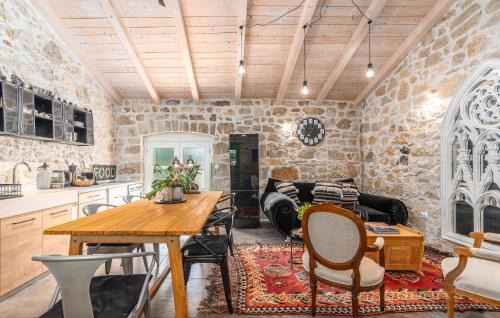 Filipini House | Cozy Home In Filipini With Wifi