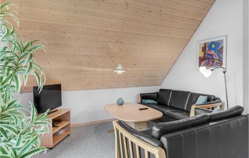 Grasten House | Cozy Home In Gråsten With Kitchen