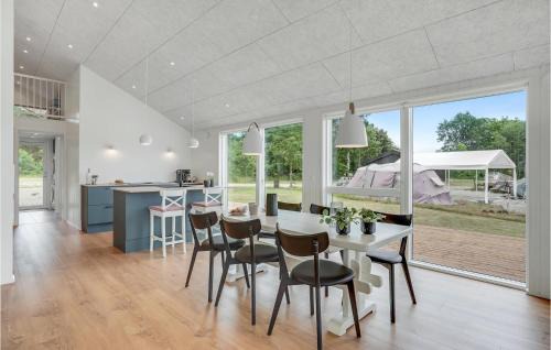 Grenaa House | Cozy Home In Grenaa With Kitchen